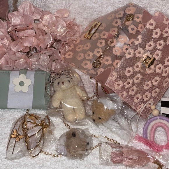 Waterproof small shoulder/arm bag with accessories - Picture 8 of 16